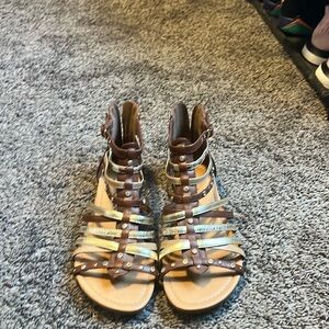 Women’s sandals size 5